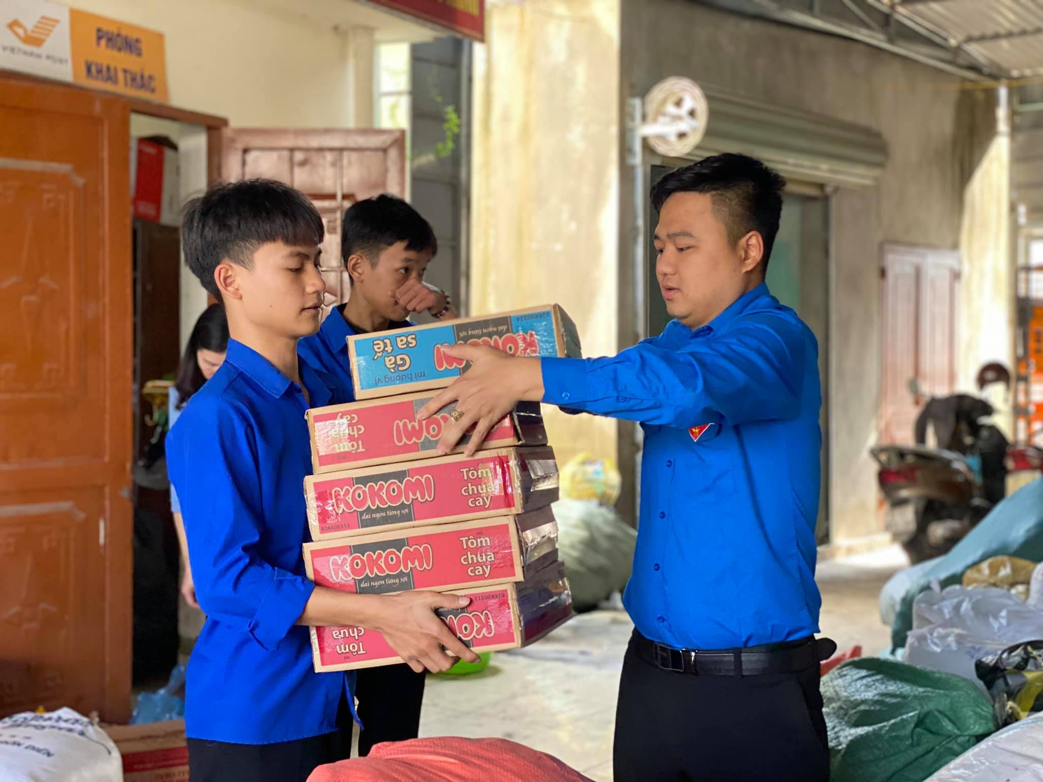 học sinh ủng hộ miền Trung ảnh 6 hoc sinh ung ho mien Trung anh 6