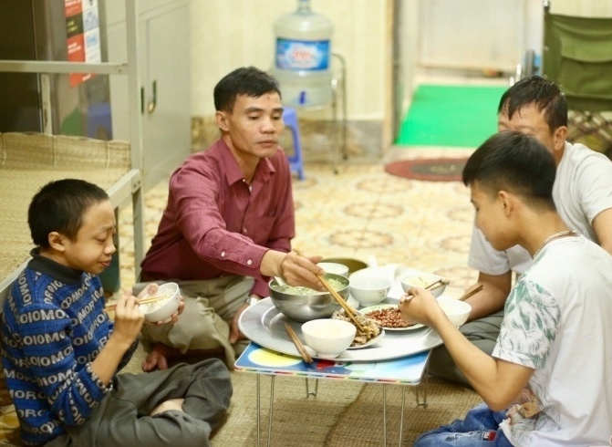 Co mot gia dinh dac biet trong ky tuc xa Bach khoa hinh anh