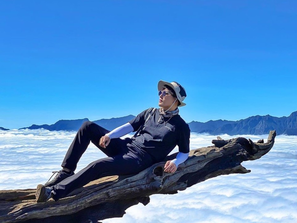 San may tren dinh Lao Than hinh anh