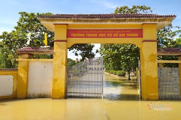 nhà hảo tâm tặng sách vở ảnh 1 nha hao tam tang sach vo anh 1