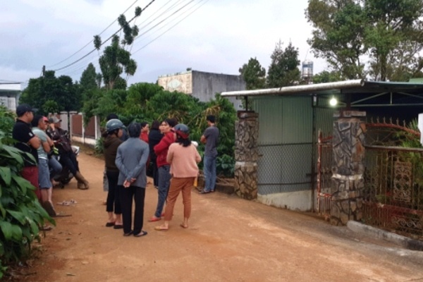 Be trai 12 thang tuoi tu vong trong ngay dau di nha tre hinh anh