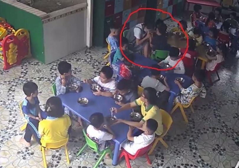 Dinh chi cong tac co giao mam non danh tre hinh anh