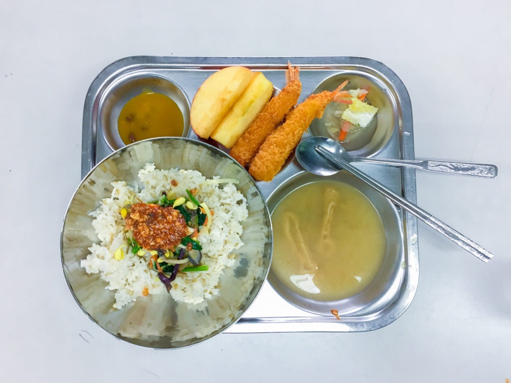 Bua trua cua hoc sinh Han Quoc co gi dac biet? hinh anh