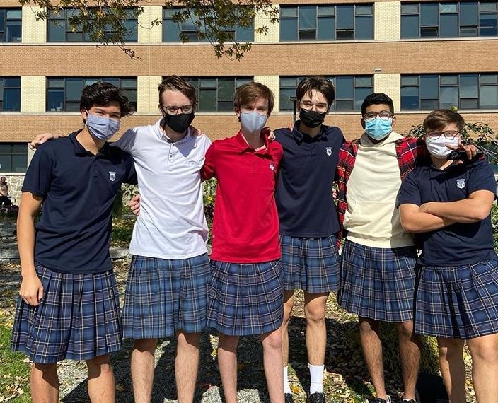 Nam sinh o Canada mac vay den truong hinh anh