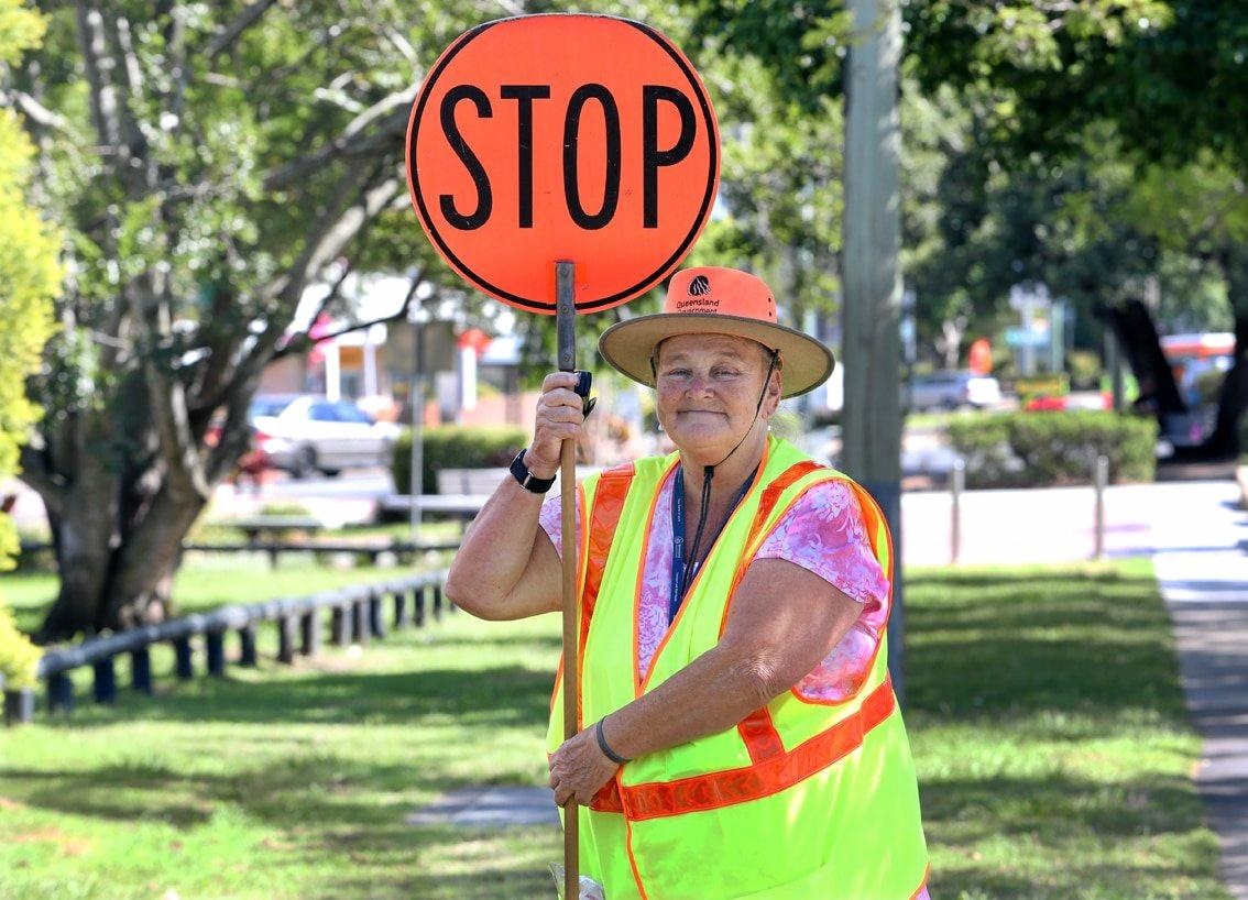 Hoc sinh o Australia viet thu cam on nguoi dieu khien giao thong hinh anh