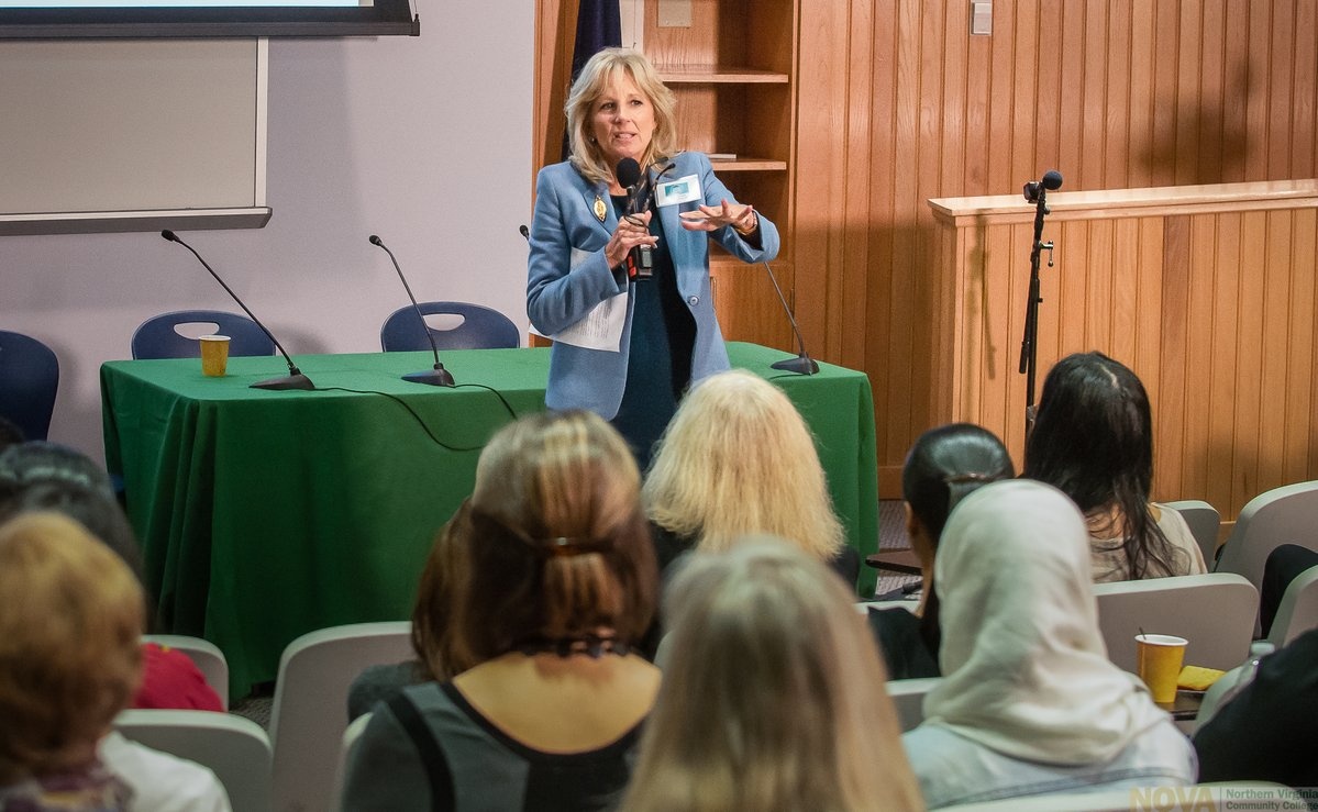 sinh vien noi ve ba Jill Biden anh 4