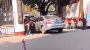 hoc sinh cui chao anh 1