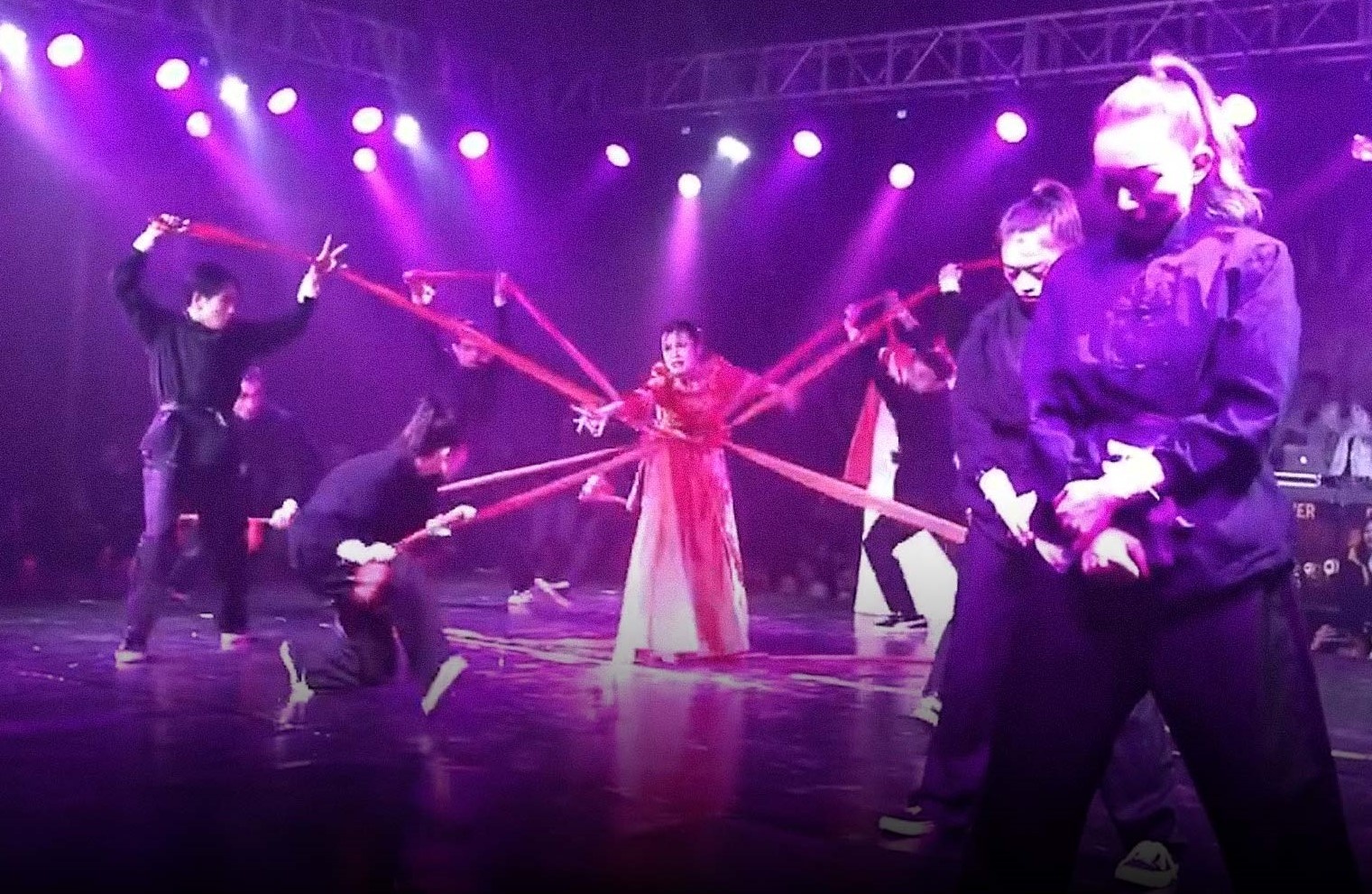 Sinh vien Trung Quoc len an tuc dam cuoi voi nguoi chet hinh anh