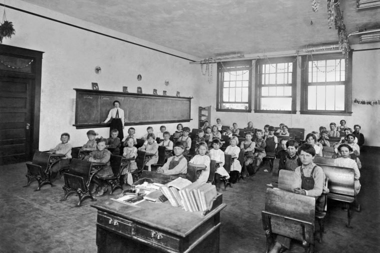 hoc sinh My 100 nam truoc anh 8