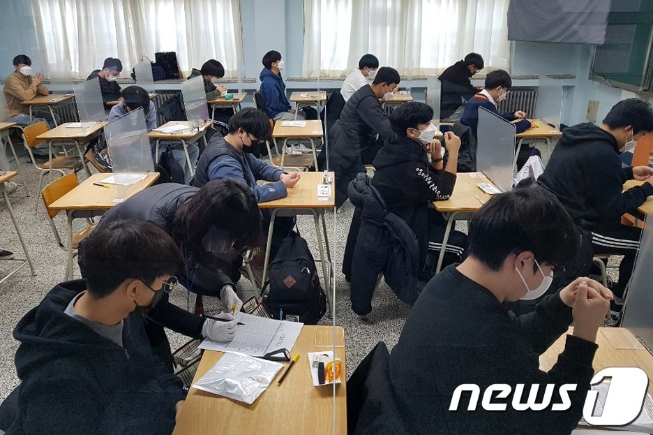 ky thi dai hoc o Han Quoc anh 1