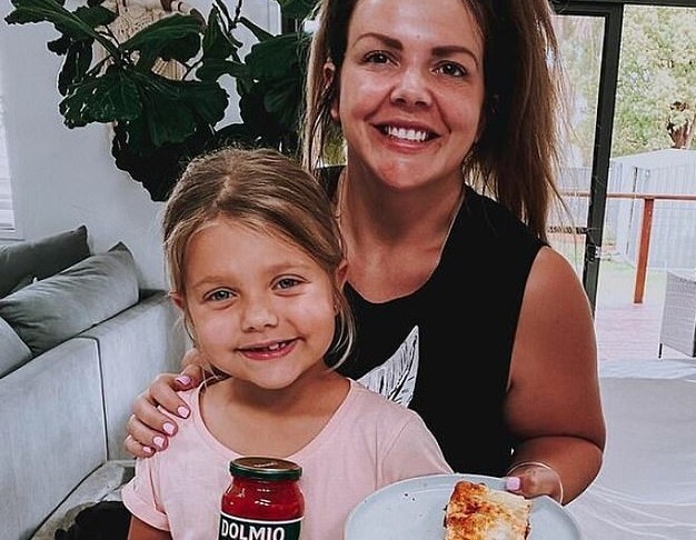 Be gai 8 tuoi o Australia viet thu cho nguoi ban che minh beo hinh anh