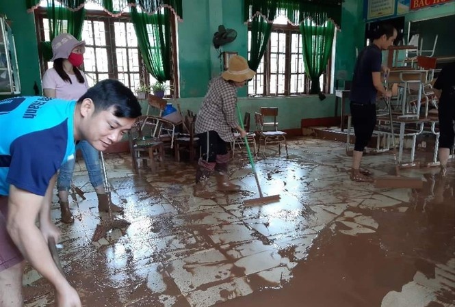 Not tram thuong Tet vung lu Quang Binh hinh anh