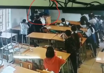 Xac minh phu huynh xong vao truong dam da lien tiep hoc sinh lop 6 hinh anh