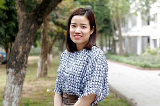 Nu PGS tre nhat nam 2020: No luc theo duoi dam me hinh anh