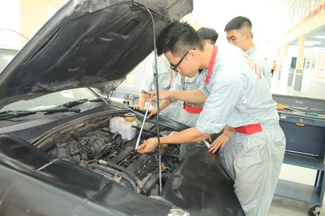 Gan 70% sinh vien co viec lam sau mot nam tot nghiep hinh anh