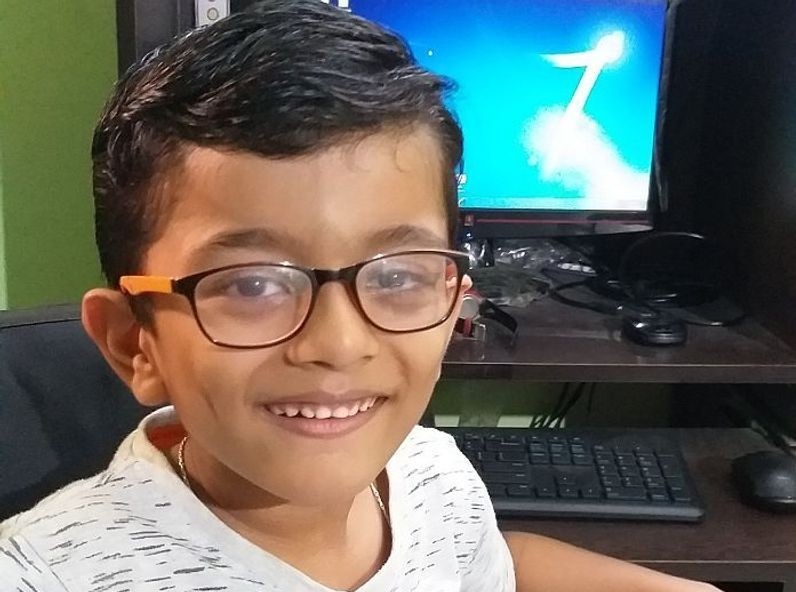 Be trai 7 tuoi o An Do hoan thanh chung chi MTA cua Microsoft hinh anh