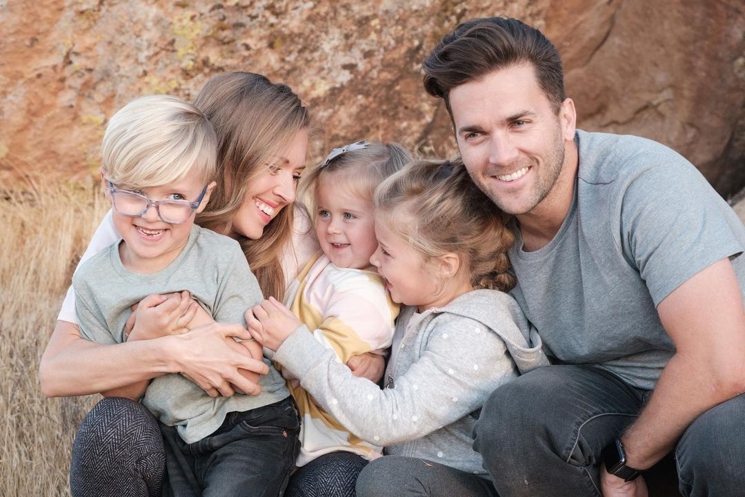 gia dinh song tren xe buyt anh 8