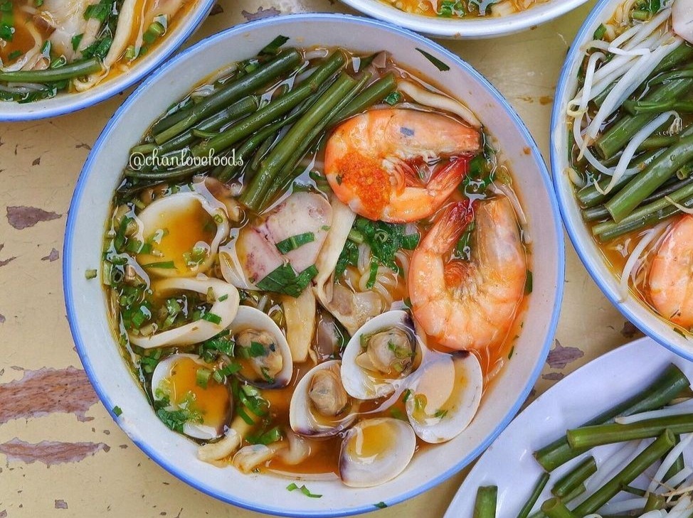 Thuong thuc bun Thai hai san o TP.HCM hinh anh