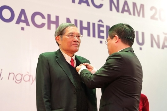 18 nha giao duoc phong tang danh hieu 'Nha giao Nhan dan' hinh anh