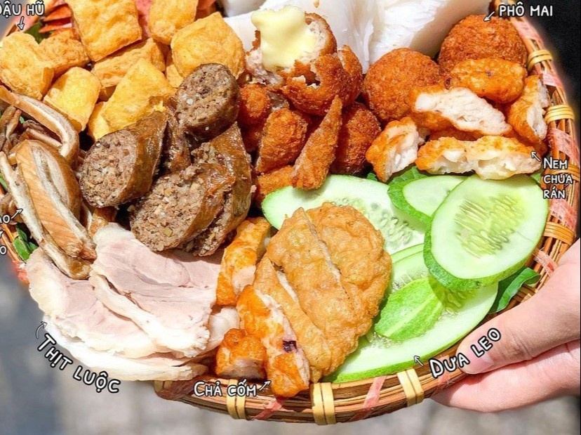 Nhung con pho am thuc nhon nhip ve chieu o TP.HCM hinh anh