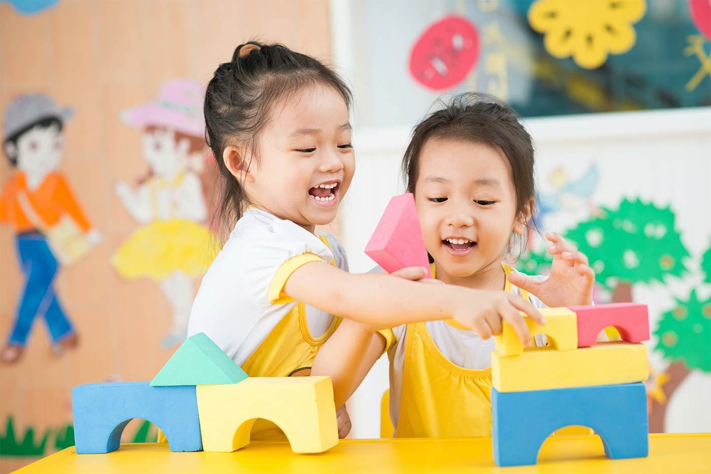 không nên ép trẻ chia sẻ đồ chơi ảnh 2 khong nen ep tre chia se do choi anh 2