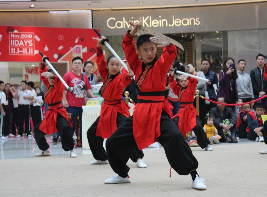 Hoc sinh o Trung Quoc hoc dau kiem, luyen vo hinh anh