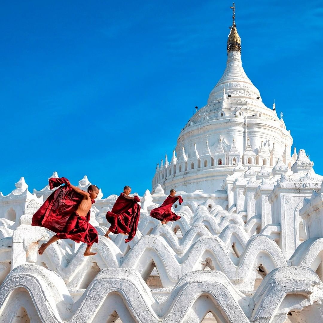 Nhung ngoi den mau trang co kien truc dep hinh anh