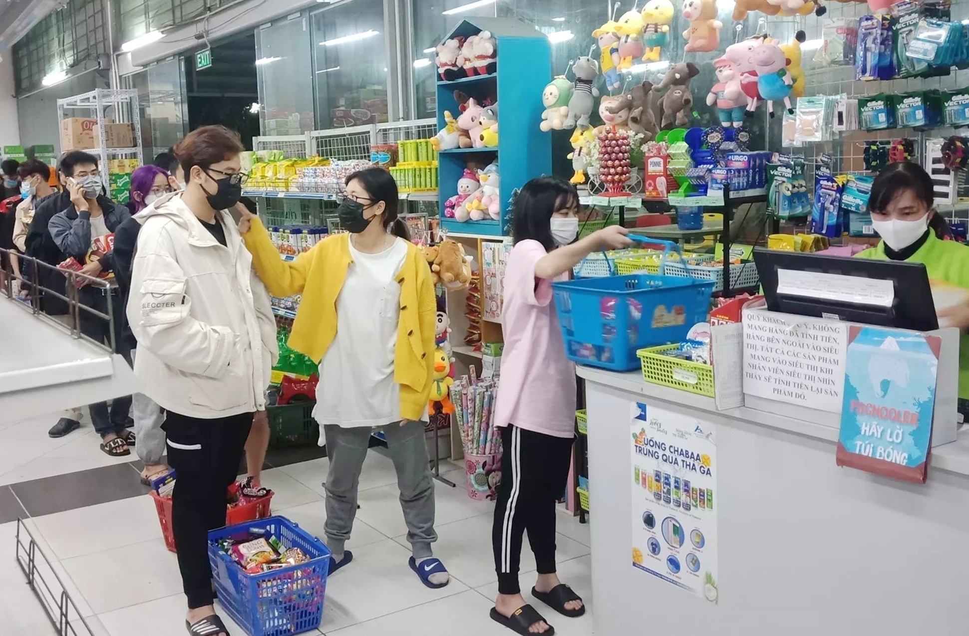 Sinh vien DH FPT chu dong xin vao khu cach ly hinh anh