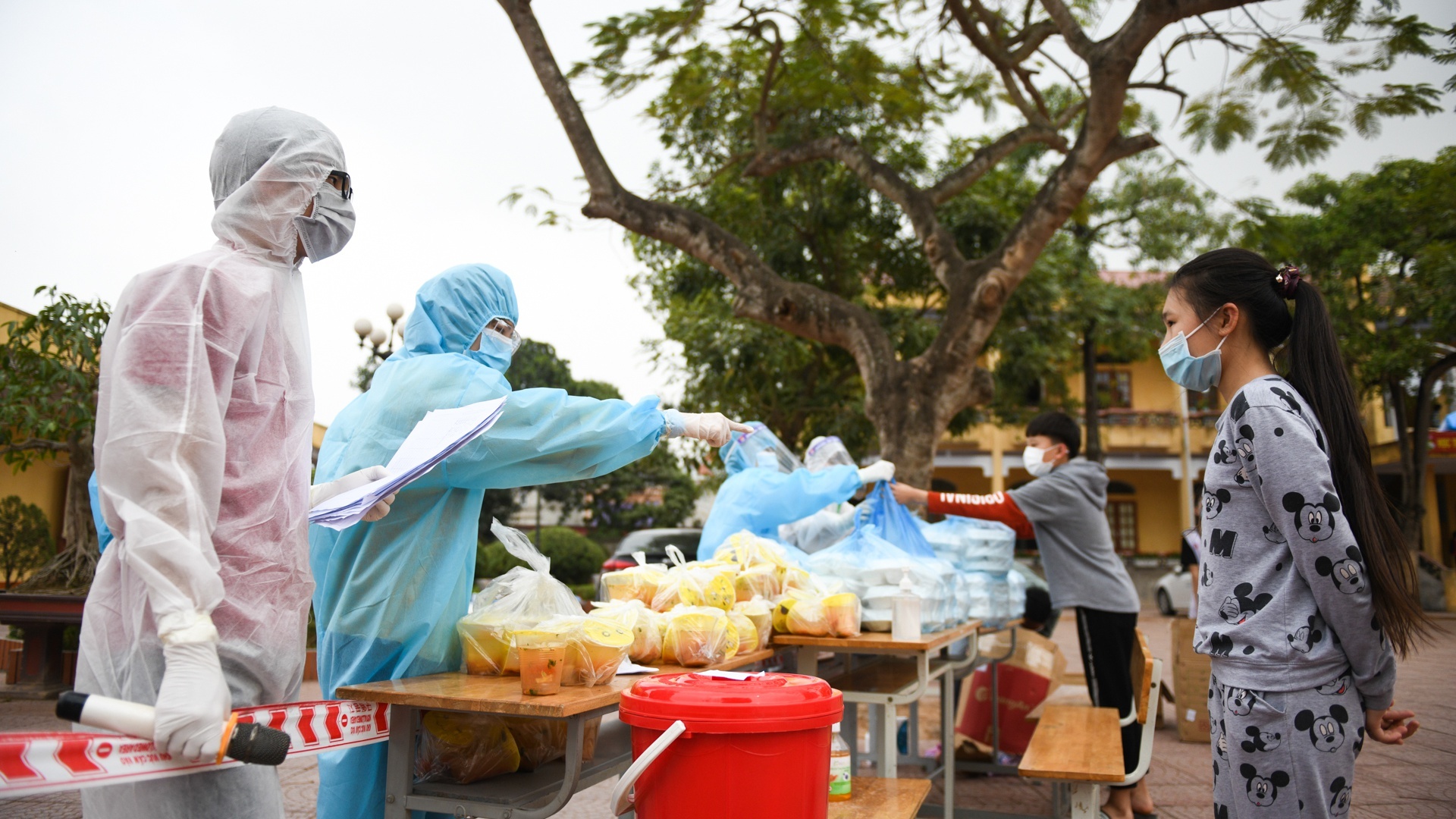 truong hoc tro thanh diem cach ly anh 4