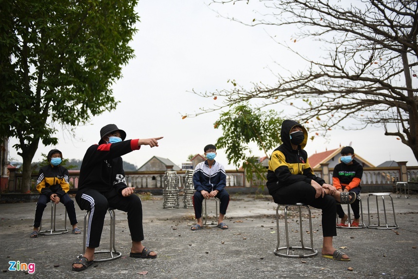 truong hoc tro thanh diem cach ly anh 8