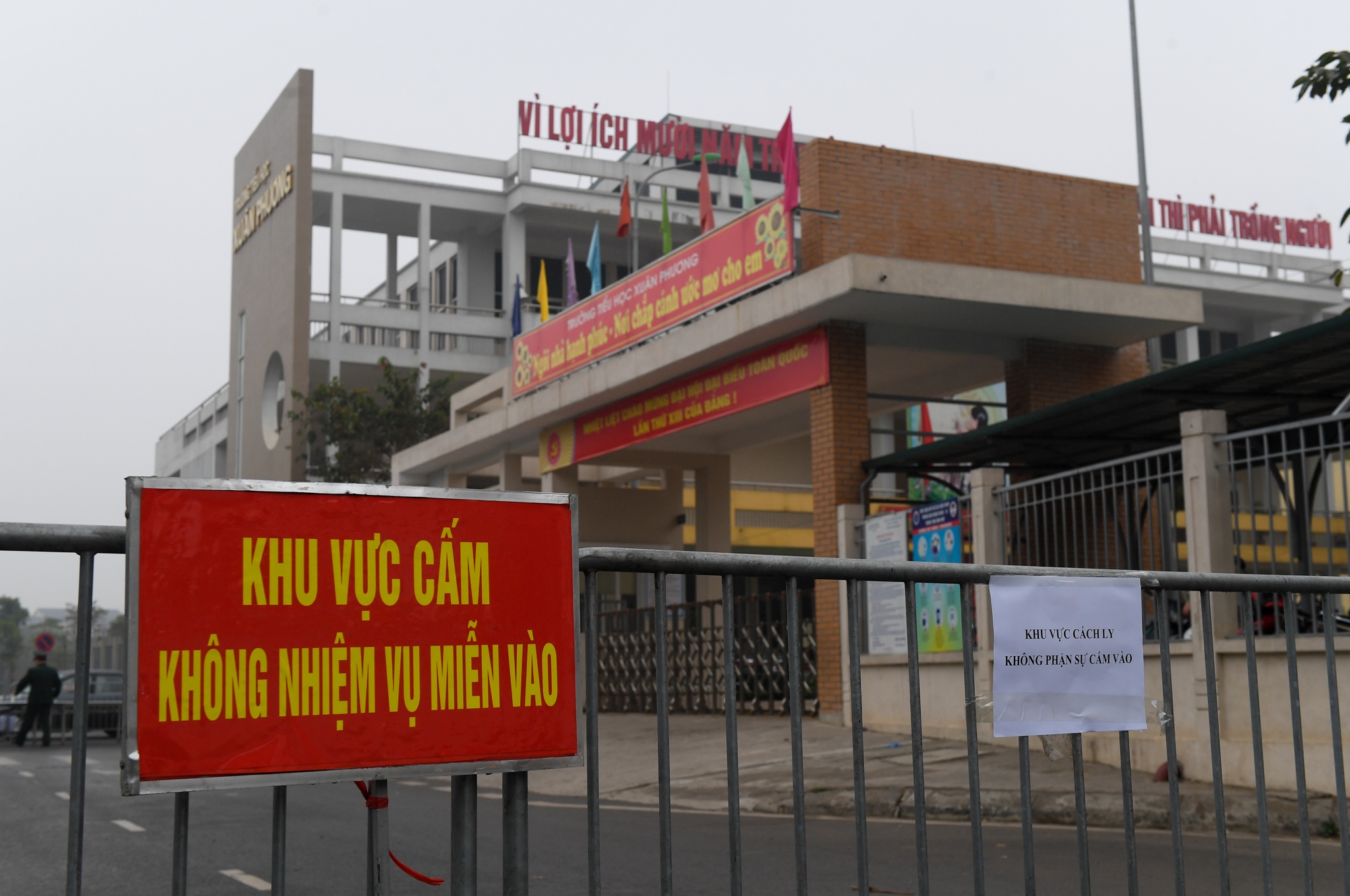 truong hoc tro thanh diem cach ly anh 1