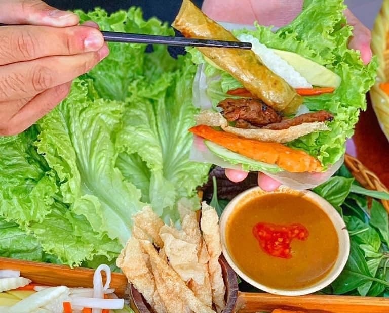 Nhung quan nem nuong hut khach o TP.HCM hinh anh