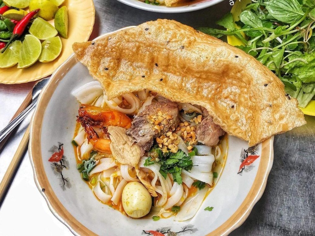 Nhung mon dac san mien Trung o cho Ba Hoa hinh anh