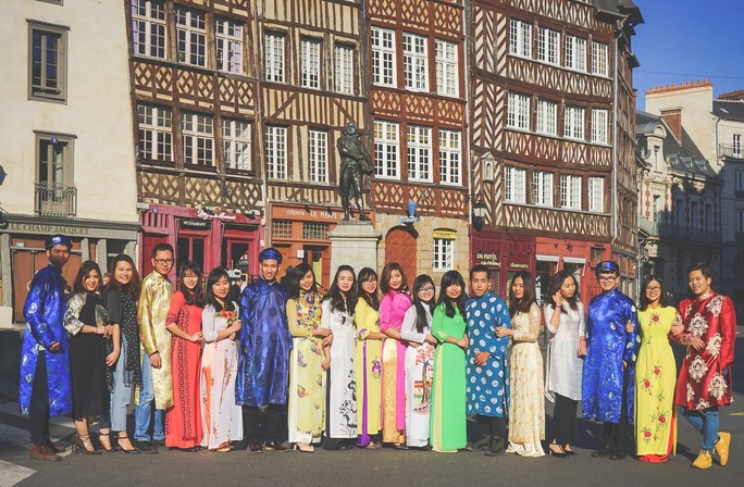 Tet xa nha cua du hoc sinh anh 1