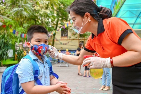 Hoc sinh Quang Ninh di hoc tu 1/3 hinh anh