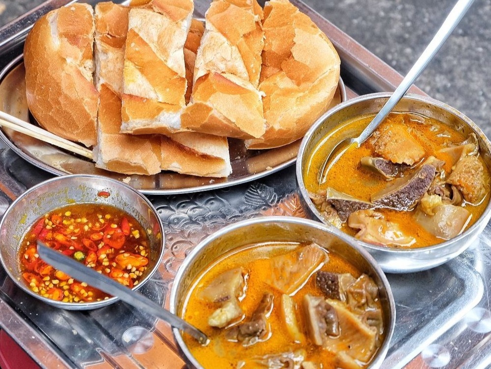 4 quan an lau nam trong hem o TP.HCM hinh anh