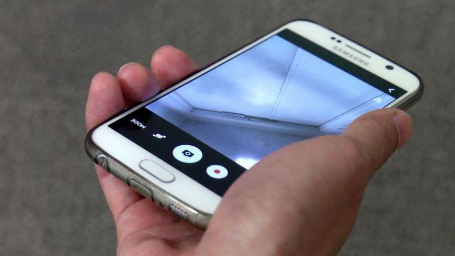 Giao vien vuong lao ly vi tang tru anh khieu dam cua tre em hinh anh