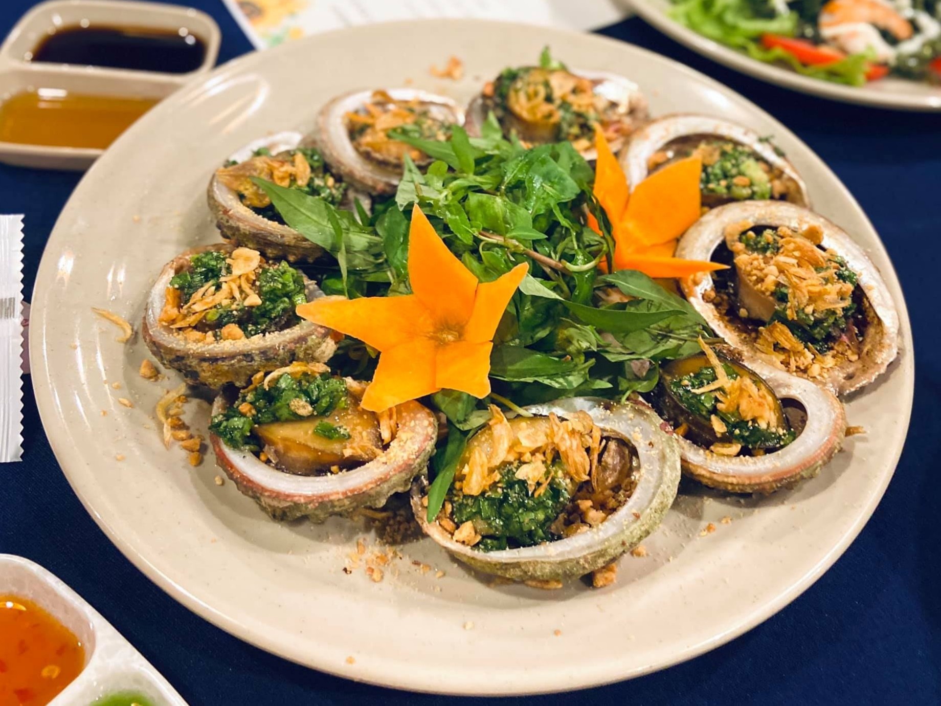 Den Quy Nhon an hai san o dau? hinh anh