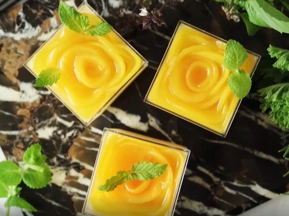 Cach lam thach hoa hong don gian cho ngay he hinh anh