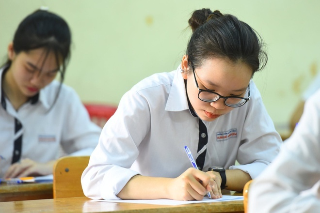 'Khong de thi sinh bo thi tot nghiep THPT vi kho khan kinh te, di lai' hinh anh
