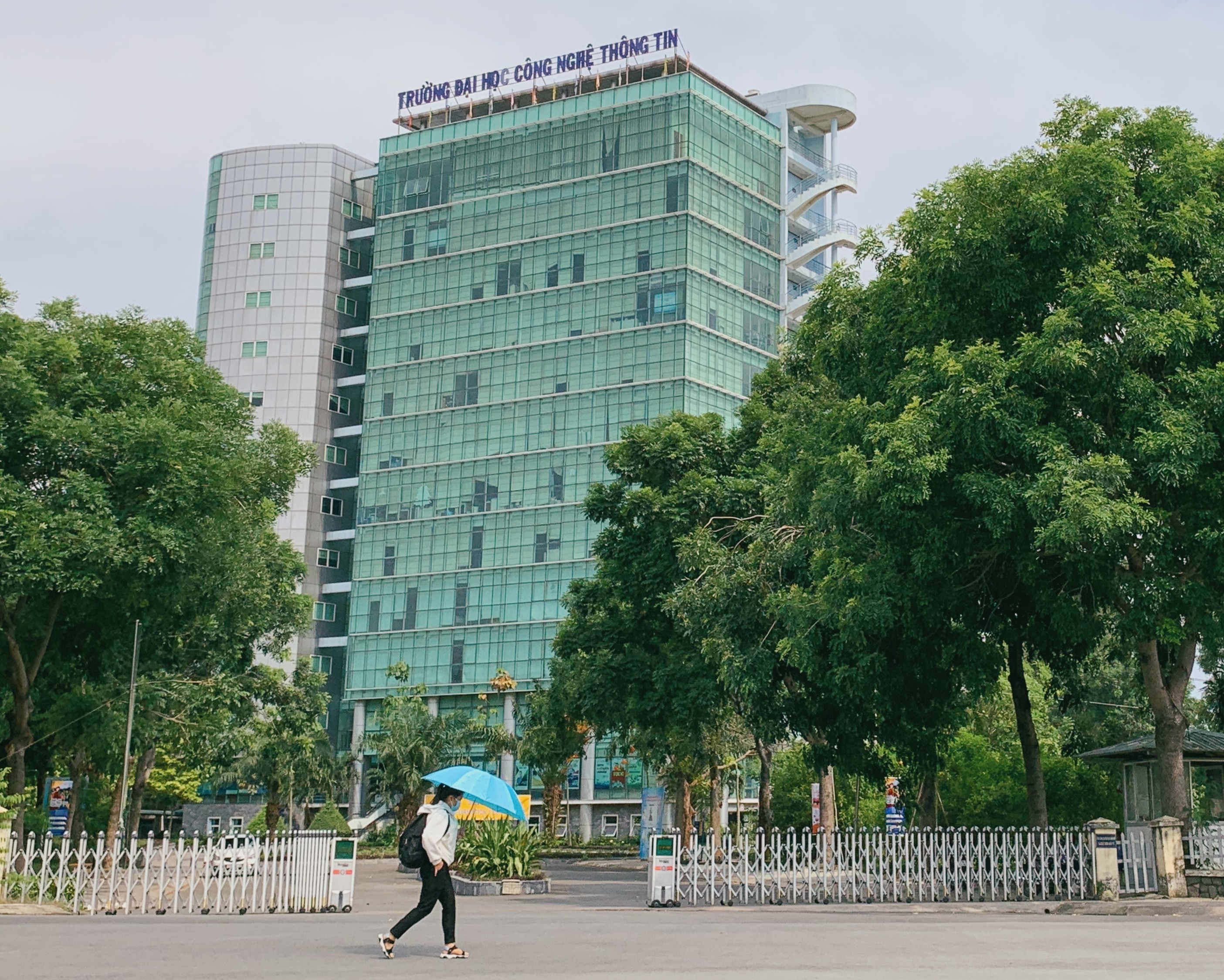 Chin truong dai hoc tai TP.HCM cho sinh vien nghi hoc tap trung hinh anh