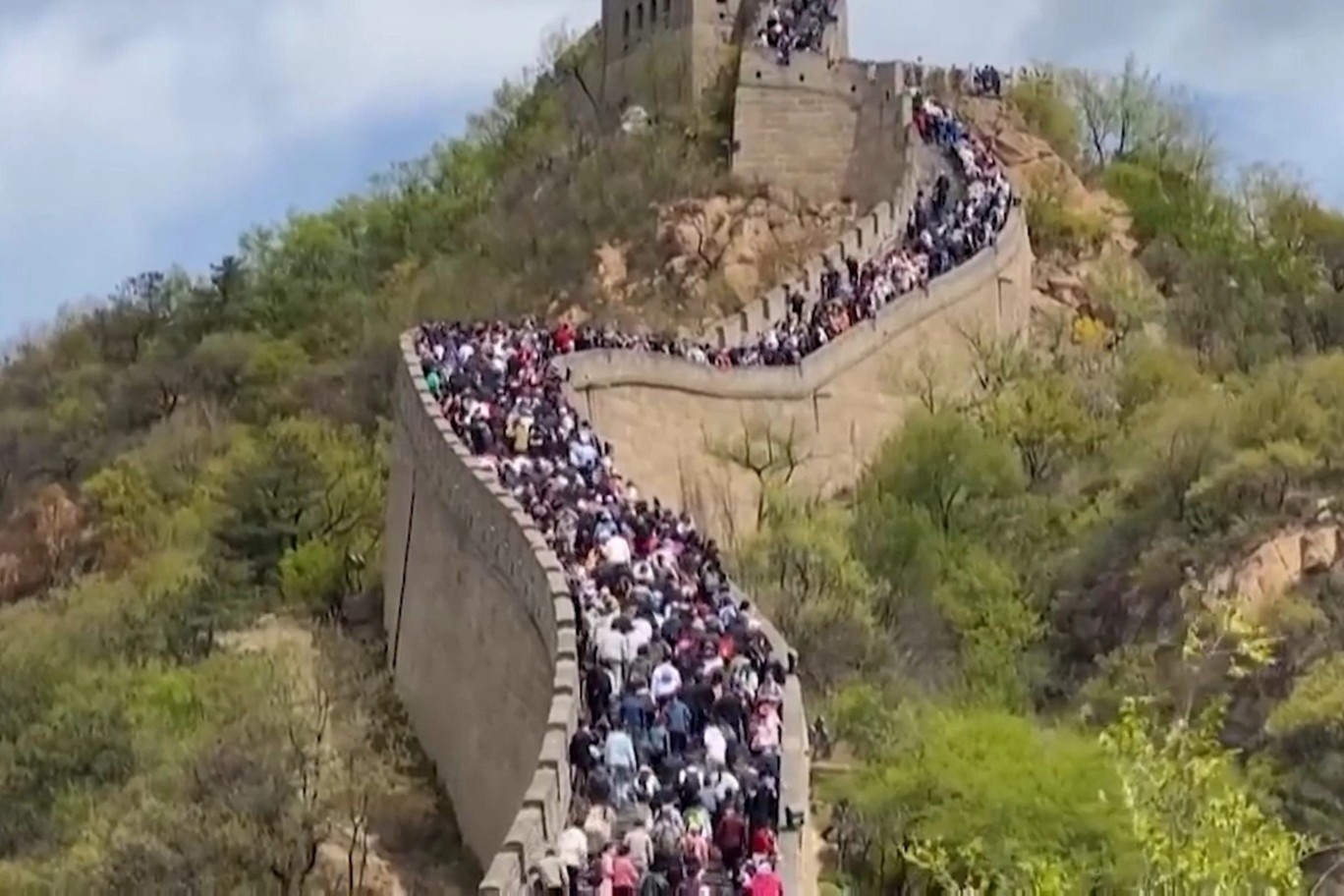 Hang trieu du khach do xo den cac dia diem noi tieng o Trung Quoc hinh anh