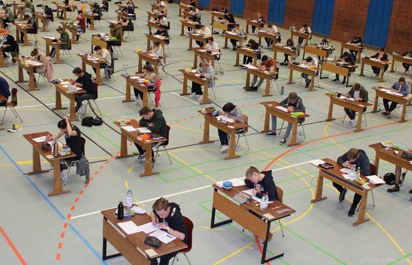 to chuc thi trong mua dich anh 1