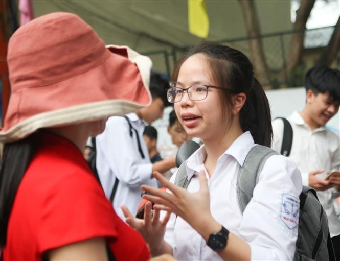 Thi sinh vao lop 10 o Ha Noi co hai ngay xem danh sach du tuyen hinh anh