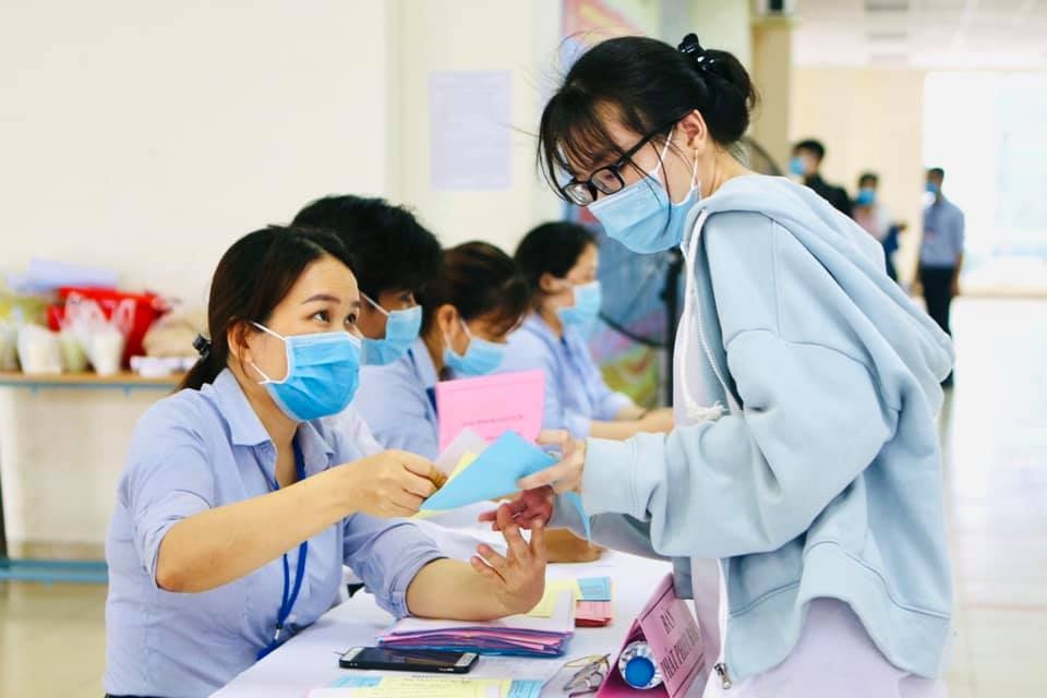 Dai hoc Quoc gia TP.HCM yeu cau sinh vien roi ky tuc xa de chong dich hinh anh