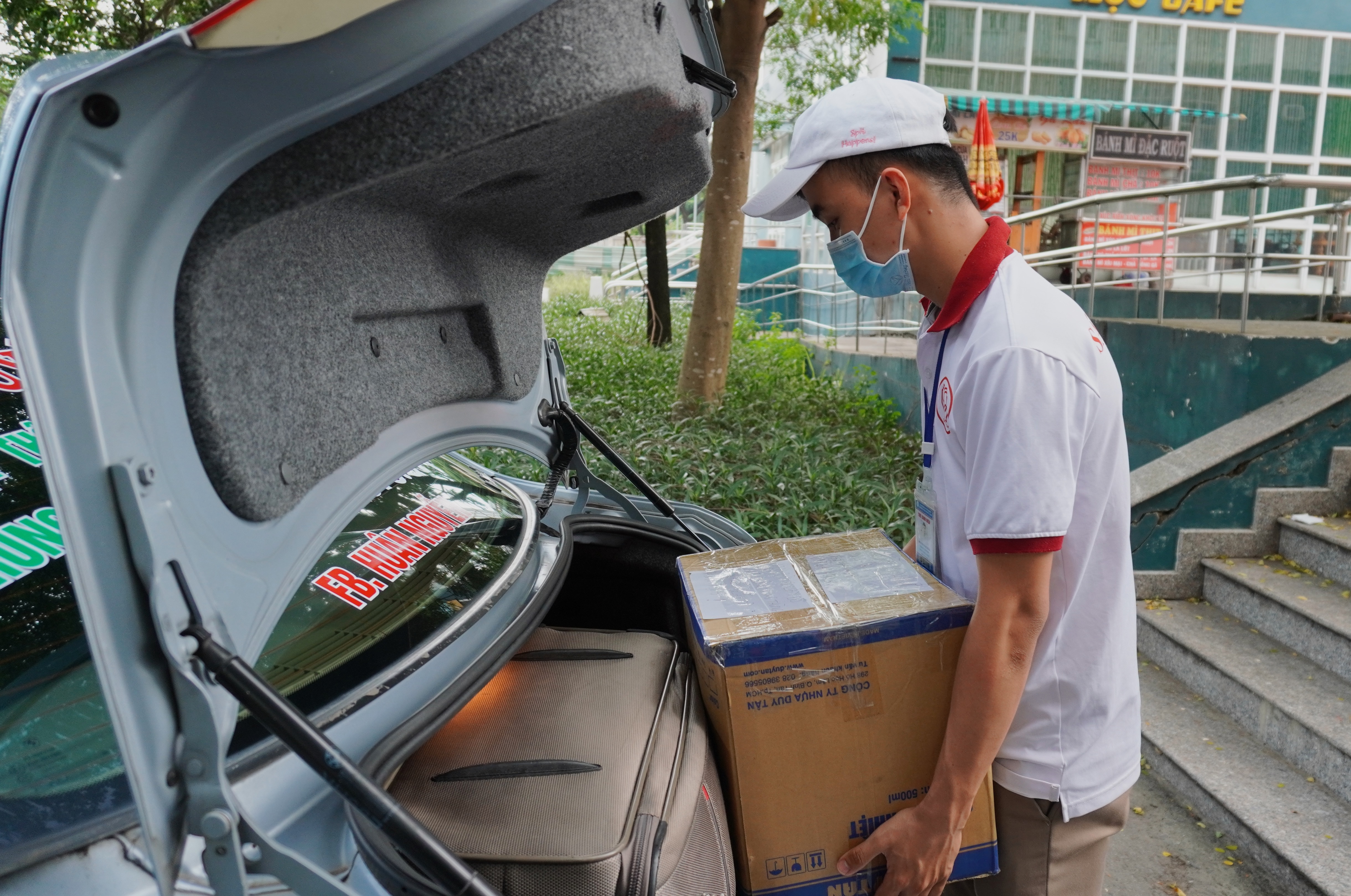 Sinh vien loay hoay don do chuyen tro anh 2