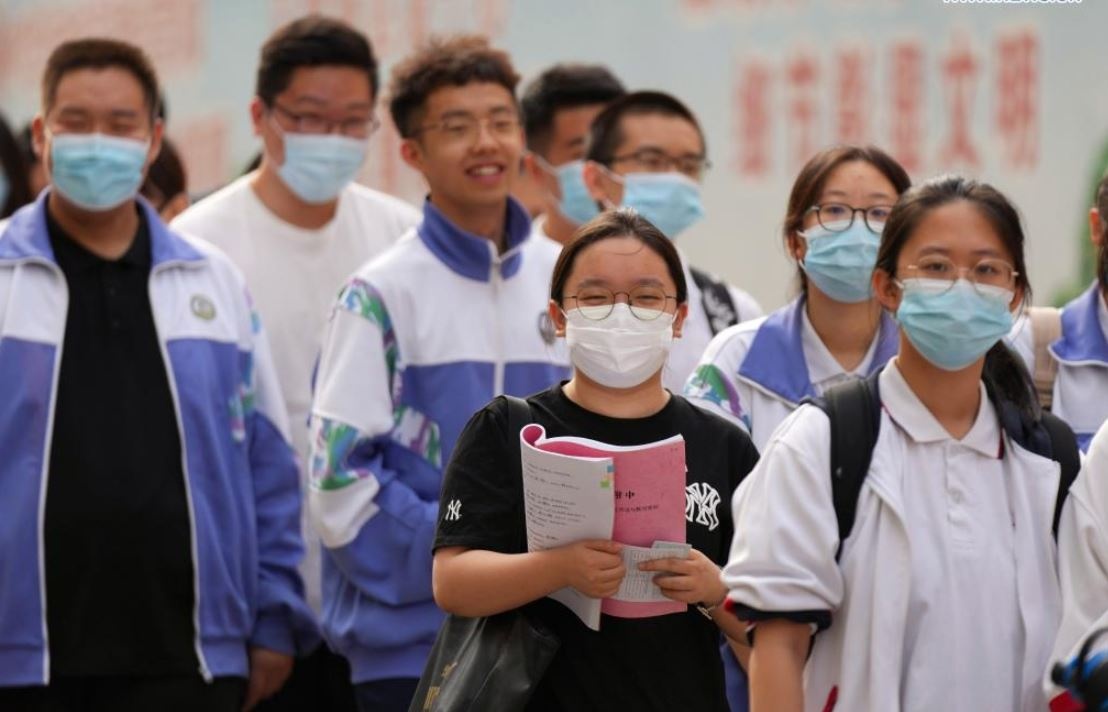 'Neu thoi gian la duong mot chieu' vao de thi dai hoc o Trung Quoc hinh anh