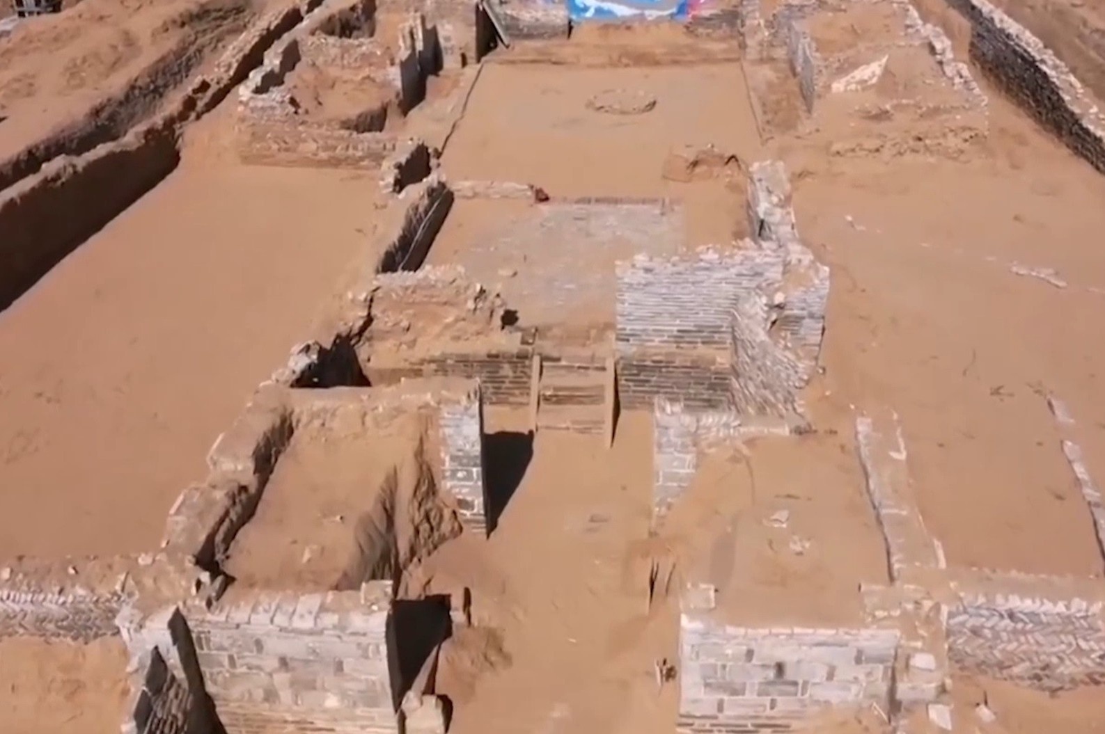 Trung Quoc phat hien phao dai tu thoi nha Minh hinh anh