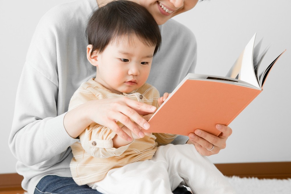 6 sai lam cua cha me khi day tre song ngu hinh anh