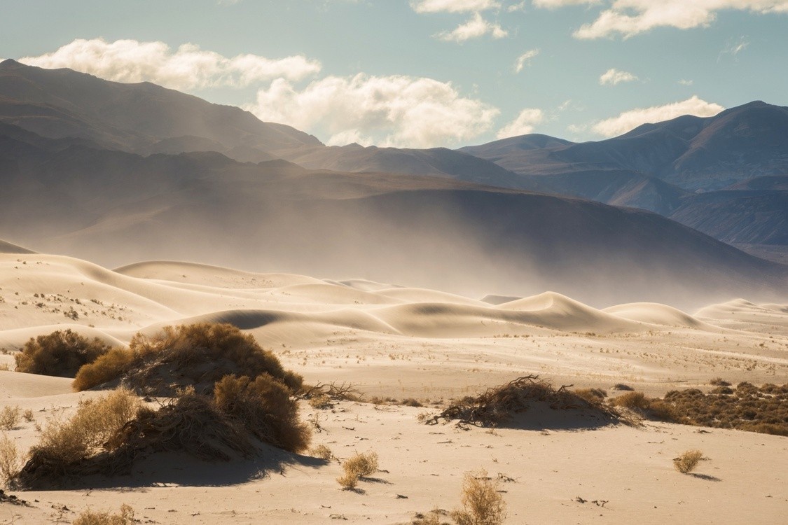 Du khach keo den thung lung Chet bat chap nang nong hinh anh